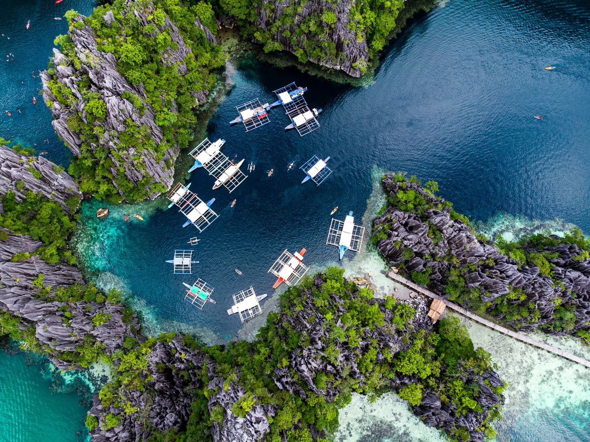 Island hopping in Bacuit Bay