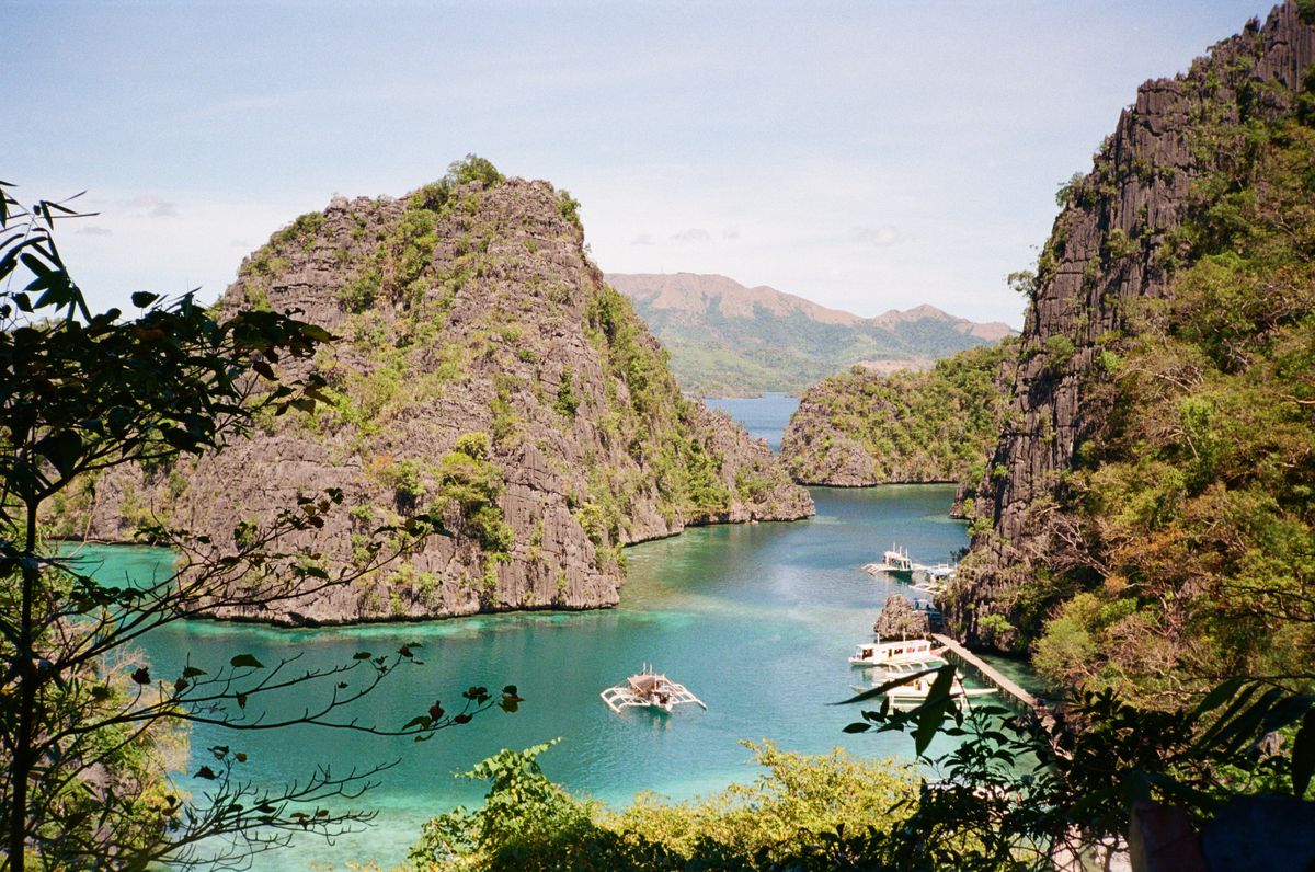 Kayangan Lake